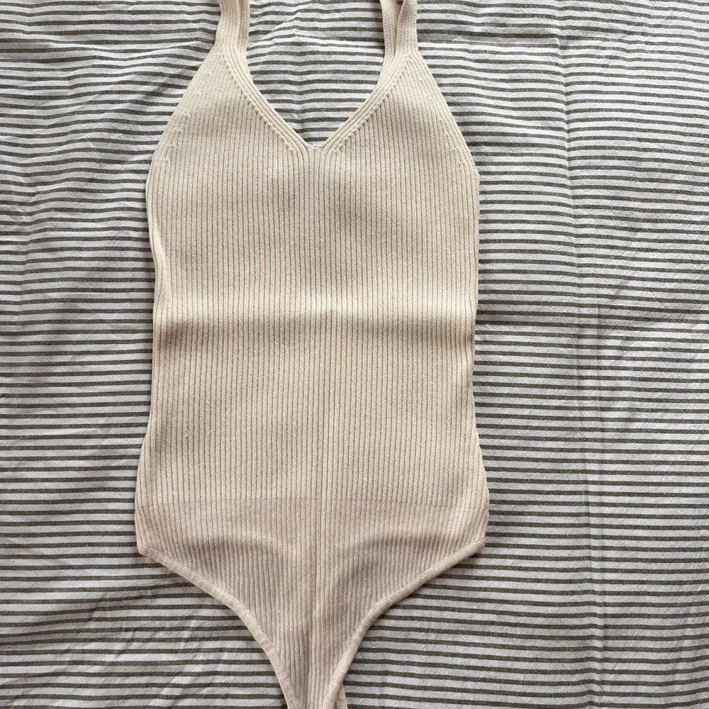 Abercrombie cream bodysuit - Picture 1 of 3